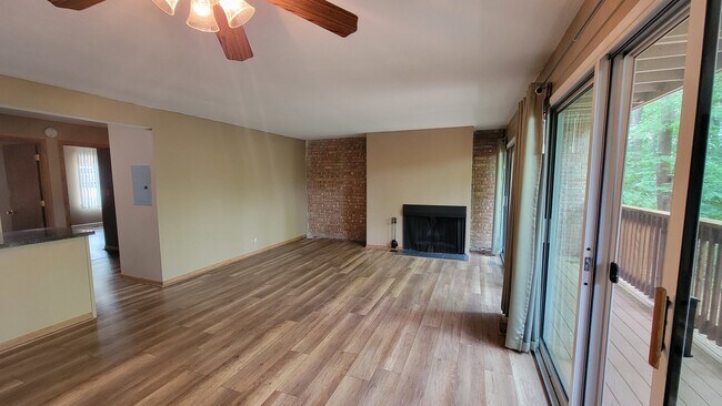 Building Photo - 5821 Oakwood Dr