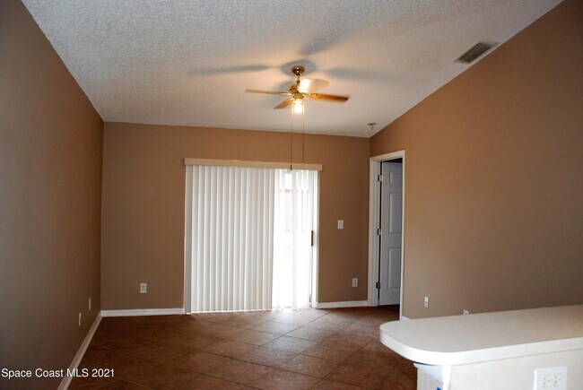 Foto del edificio - 720 Wickham Lakes Dr