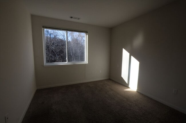 Interior Photo - One Glover