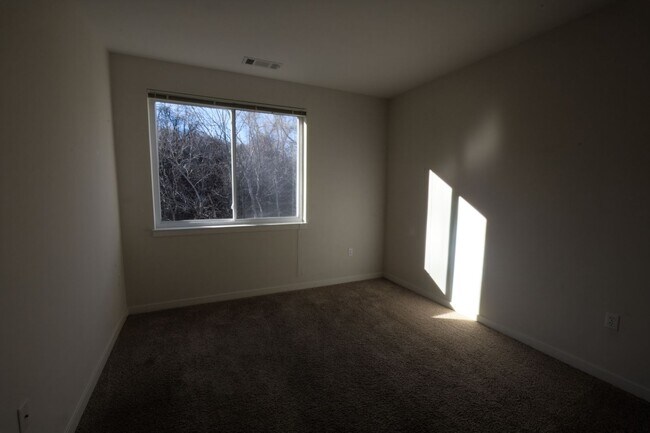 Interior Photo - One Glover