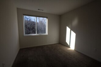 Interior Photo - One Glover