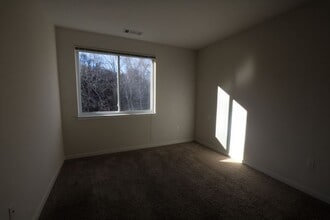 Interior Photo - One Glover