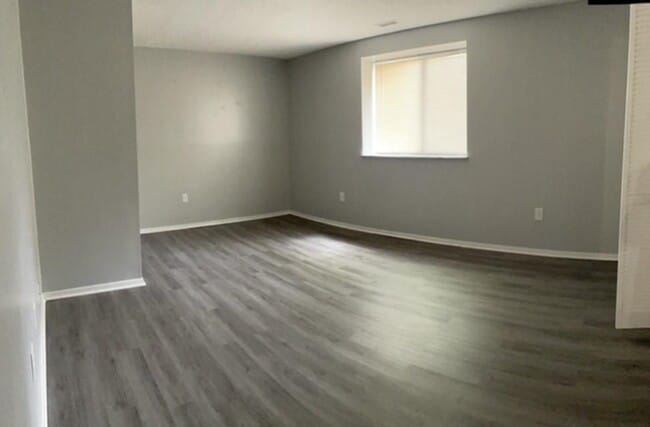 Building Photo - 6050 E Pea Ridge Rd