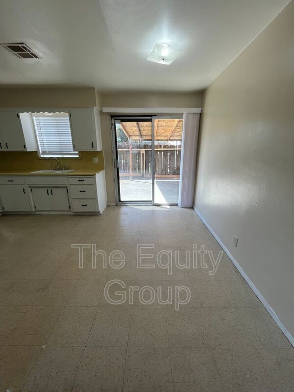 Foto del edificio - 1187 W Grand Ave