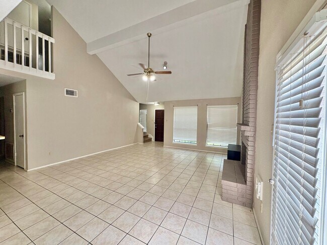 Foto del edificio - 16307 Leamington Ln