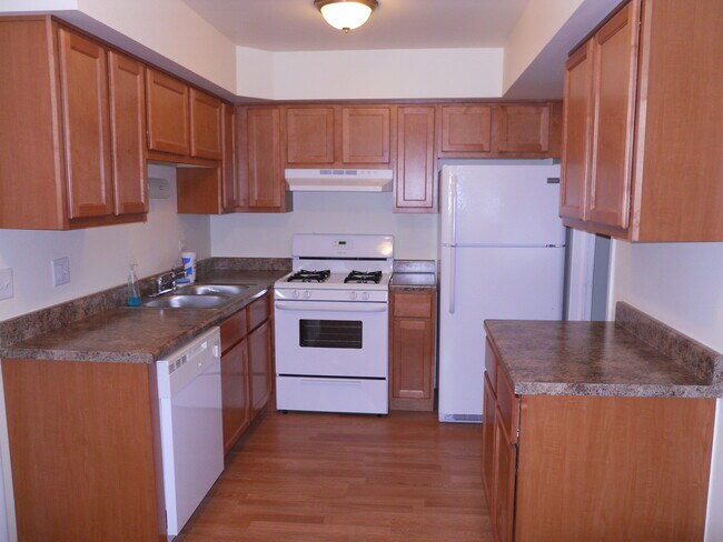 Building Photo - 1720 Queensbury Cir