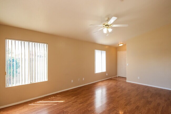 Foto del edificio - 9049 E Fairfield St