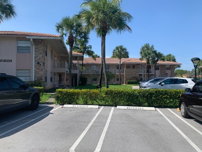 Foto del edificio - 8431 Royal Palm Blvd