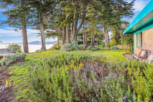 Building Photo - F-617 Seacliff