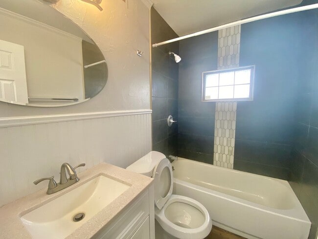 Foto del edificio - Pre- leasing now for 3/2 home near Maxey Park and Covenant Hospital