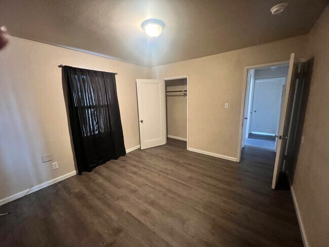 Foto del edificio - 215 Odessa Ave