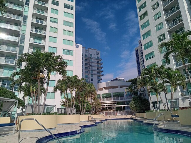 Foto del edificio - 244 Biscayne Blvd
