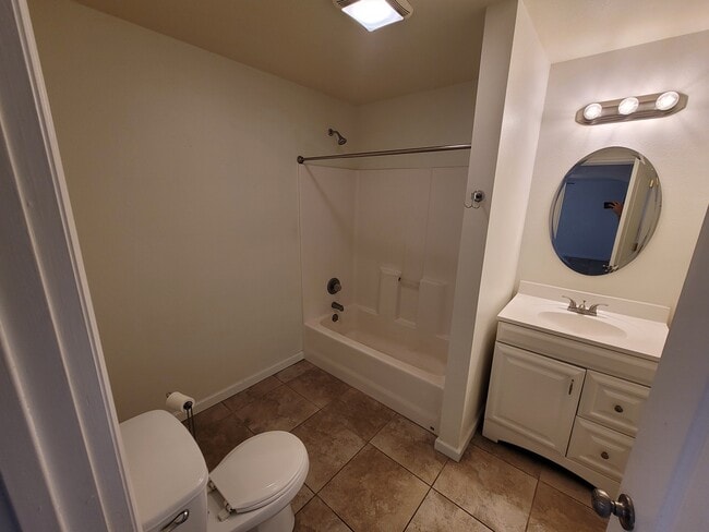 Foto del edificio - 555 S Tuttle Ave