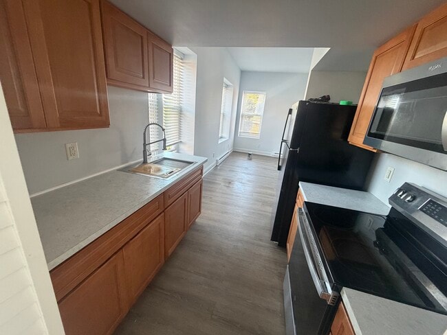 Building Photo - 723 Ridge Ave
