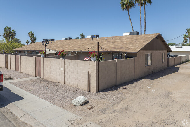 Building Photo - Desert View