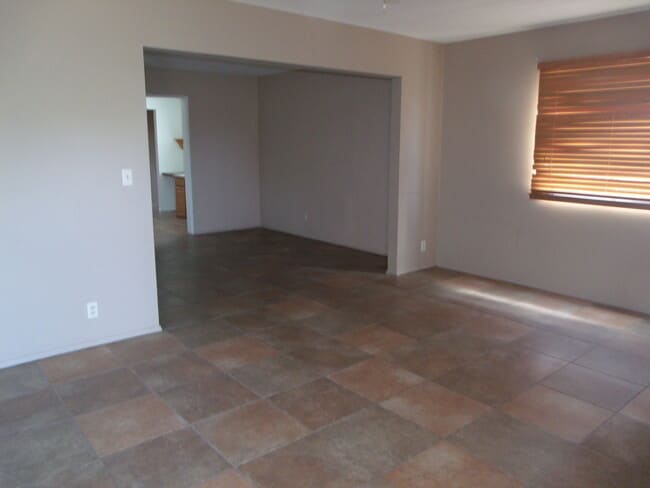 Foto del edificio - Large Single Story Home in Old Henderson/Pets Welcome