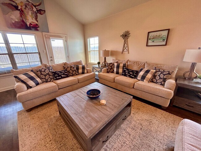 Foto del edificio - 3 Bed 2 Bath Mid Term Rental