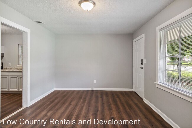 Building Photo - 3 br, 1 bath House - 1317 East 57th Street