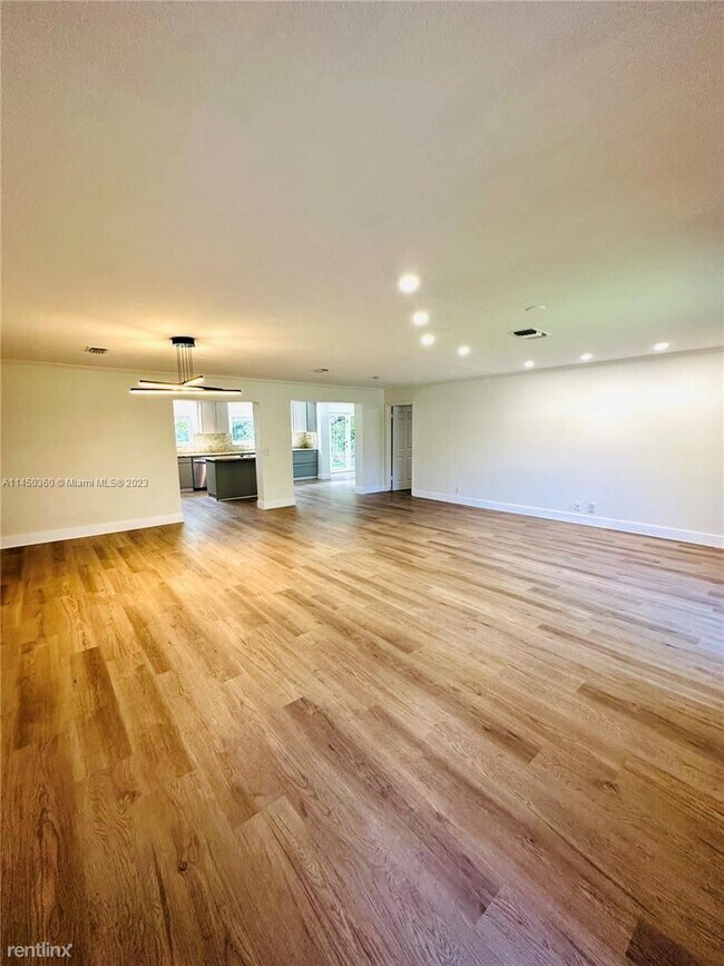 Building Photo - 4 br, 3 bath House - 1231 NW 6th Ave