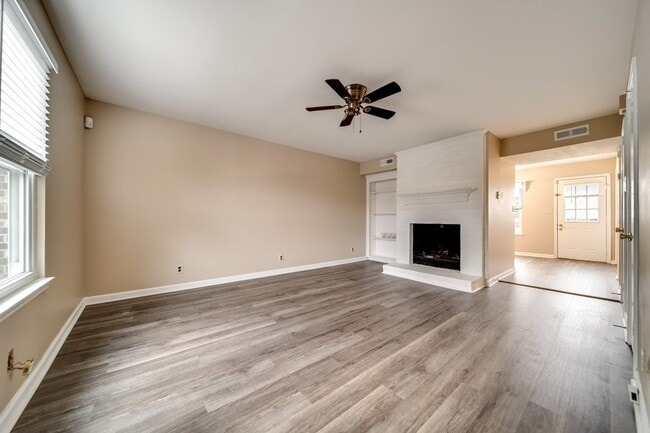 Building Photo - 219 Edgewood Dr