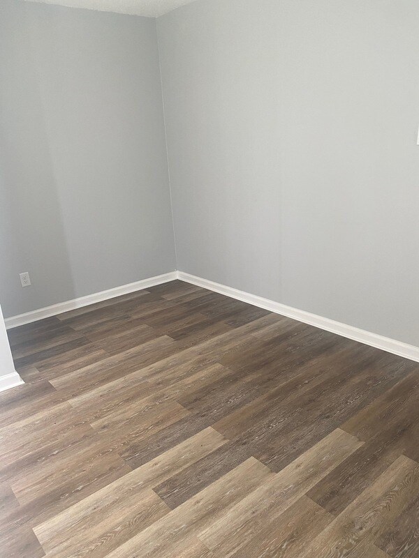Foto del edificio - 4498 Wooddale Ave