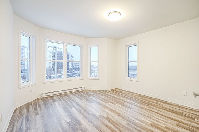 Photo du bâtiment - 1625 Av. de la Gare