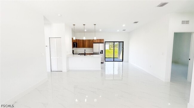 Building Photo - 721 Bering Ave S