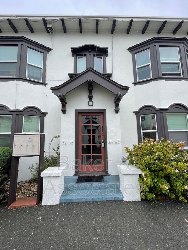 Primary Photo - 426 Humboldt St