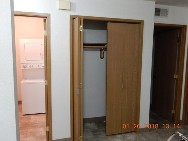 Building Photo - Tudor Park Apartments