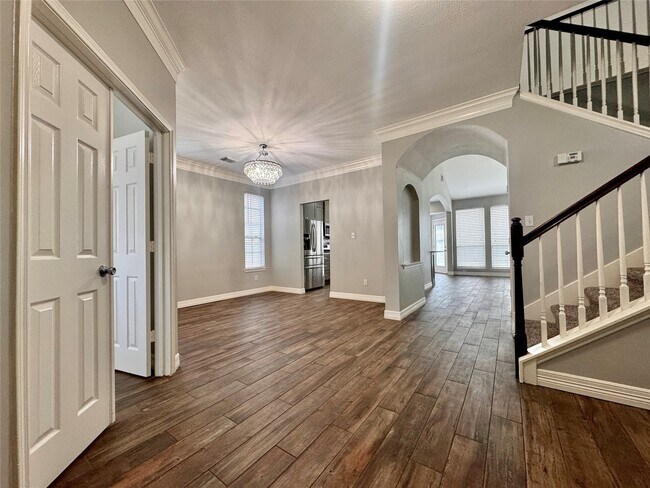 Building Photo - 10918 S Falls Terrace