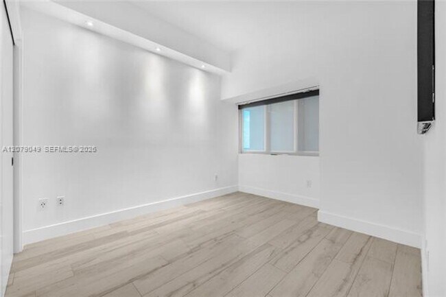 Foto del edificio - 480 NE 31st St