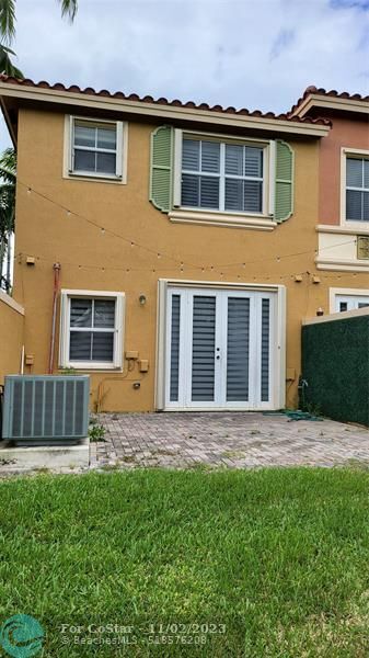 Foto del edificio - 975 SW 143rd Ave