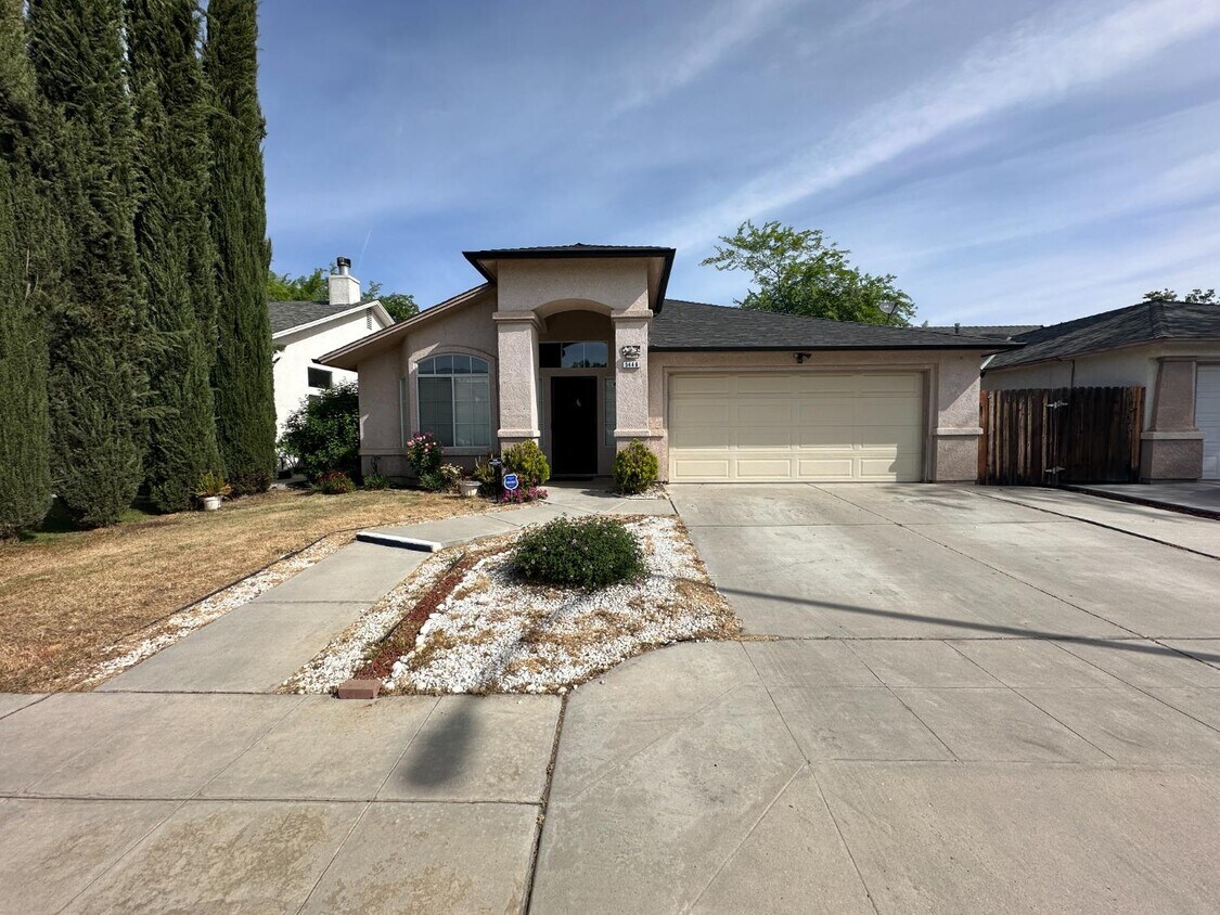 Foto principal - 5446 W Morris Ave
