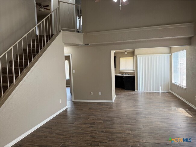 Foto del edificio - 3208 Green Valley Dr