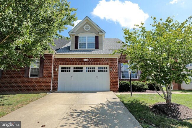 Building Photo - 1028 Llano Dr