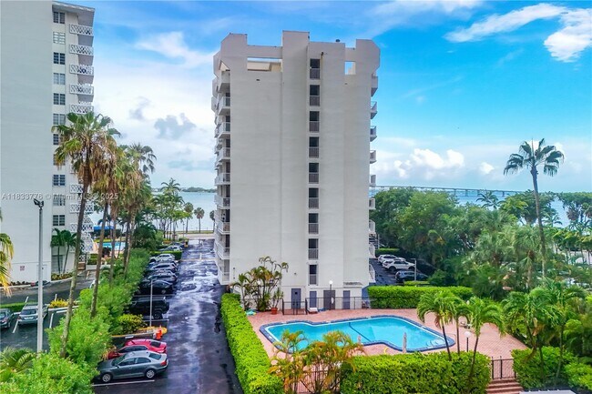 Building Photo - 1440 Brickell Bay Dr