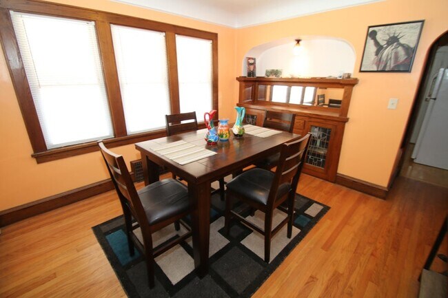 Foto del edificio - 2639 N 61st St