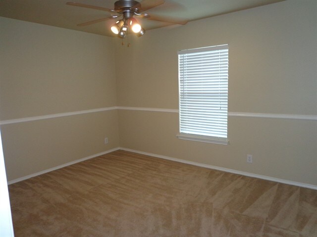 Building Photo - 2706 Lilac Court