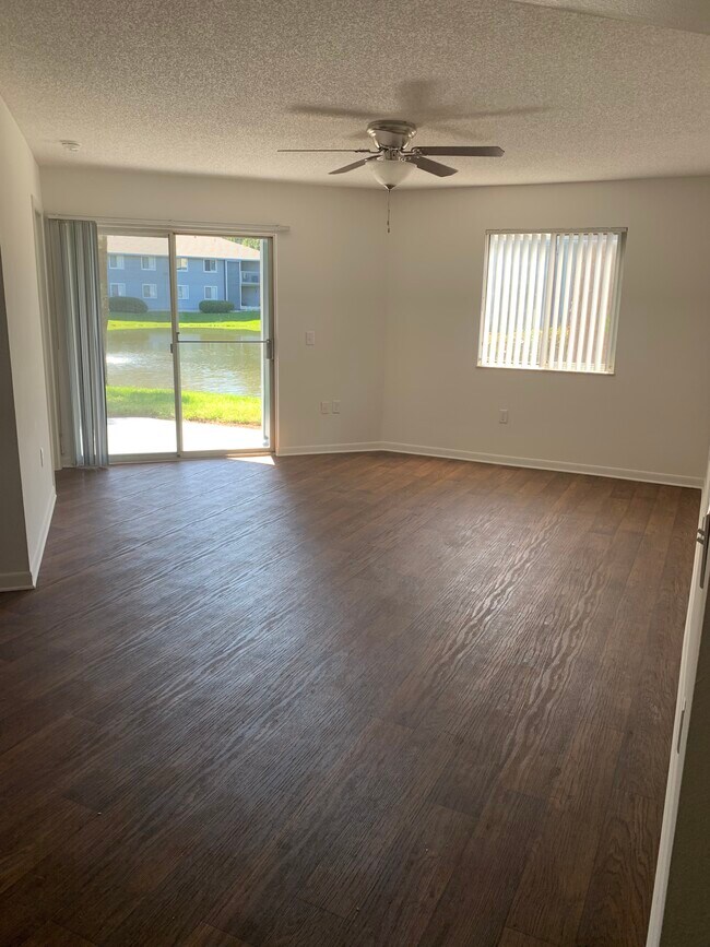 1st Floor living room - The Harbor