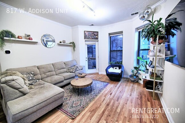 Foto del edificio - 817 W Addison St