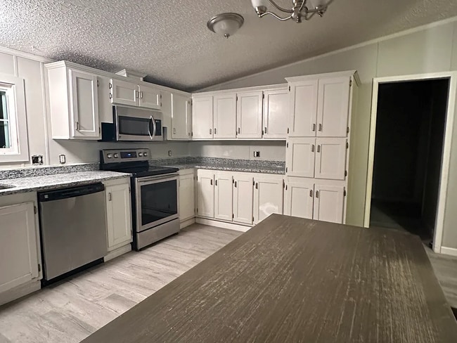 Foto del edificio - 209 Hickory Nut Dr
