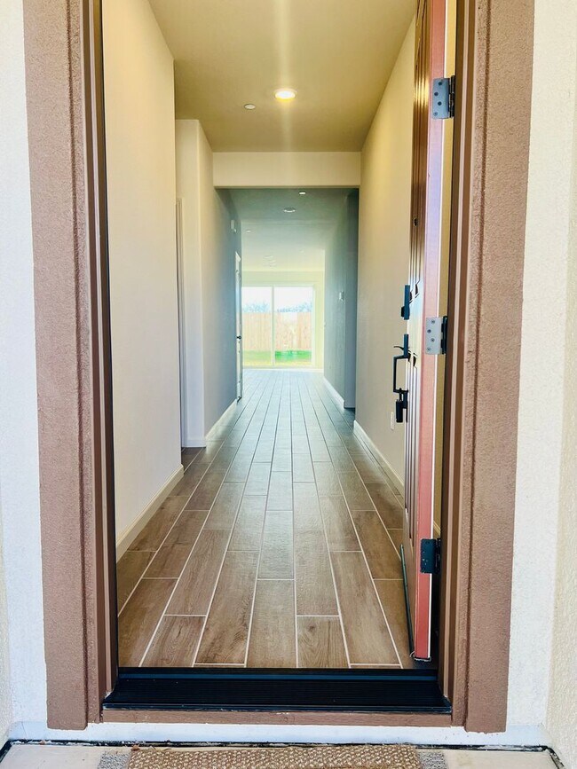 Building Photo - Beautiful New Meritage Home in Elk Grove 9...