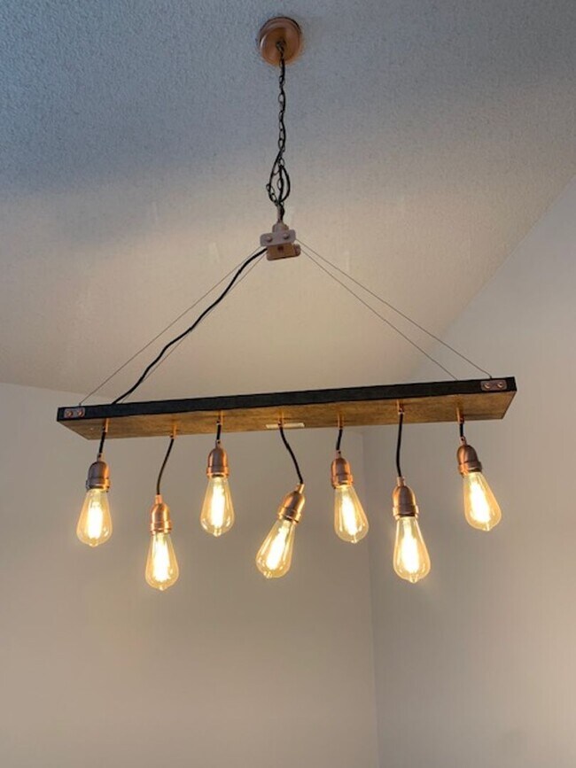 Building Photo - 1152