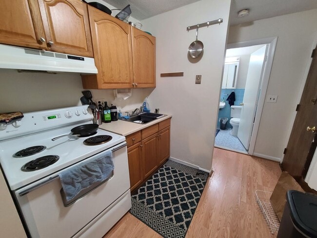 Photo - Cozy Studio - Off Street Parking - On Site... Apartment