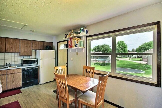 Building Photo - 3135 Scarlett Dr