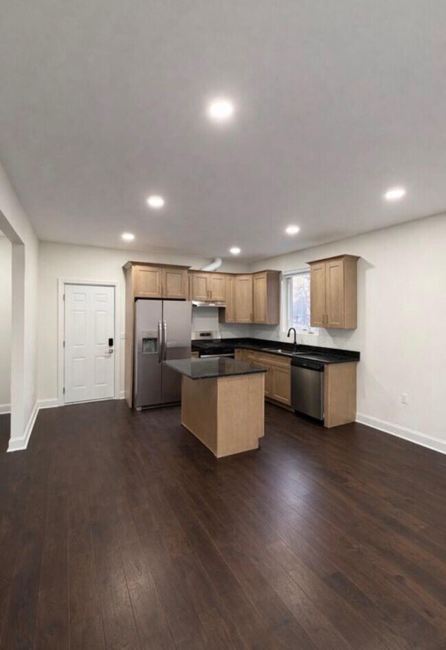 Foto del edificio - 2544 Eastlawn Ave