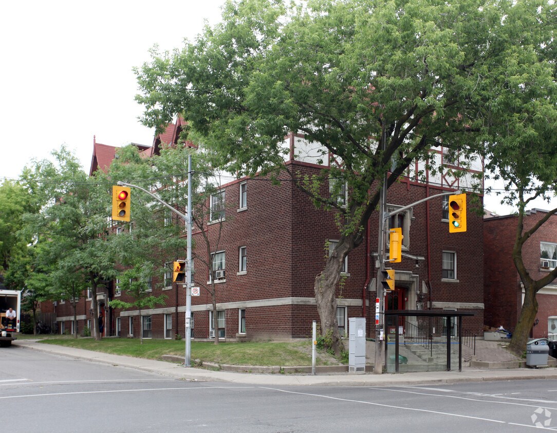 Brunswick Apartments Apartments 227 Vaughan Rd Toronto, ON