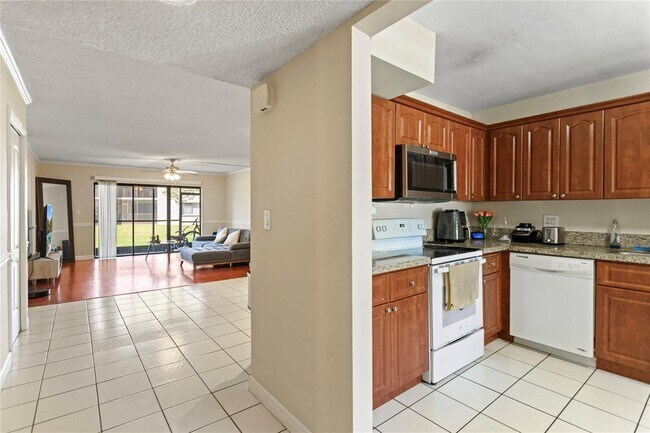 Foto del edificio - 16211 Saddle Club Rd