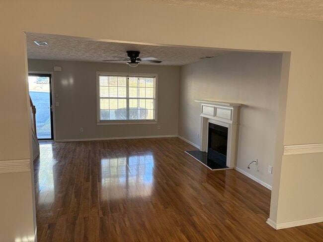 Building Photo - 8261 Sunnydale Ln