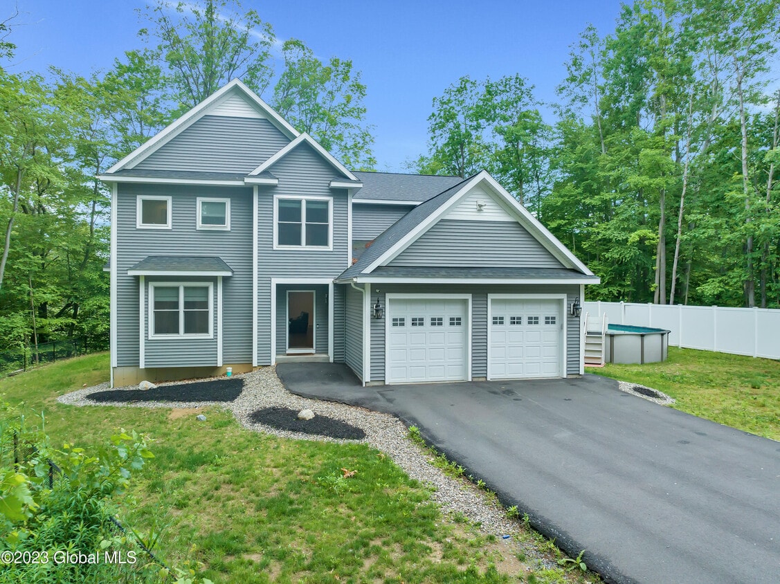 Primary Photo - 523 Vischer Ferry Rd